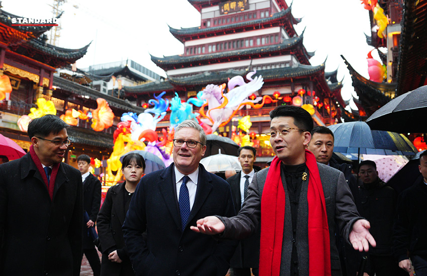 นายกรัฐมนตรี เคียร์ สตาร์เมอร์ แห่งสหราชอาณาจักร ขณะเยือนประเทศจีนเพื่อหารือและลงนามข้อตกลงการลงทุน 1