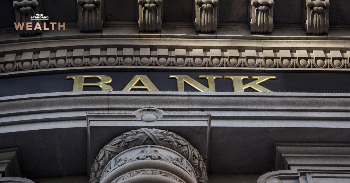 ภาพ ซีอีโอธนาคารสหรัฐฯ และสัญลักษณ์ดอลลาร์ แสดงค่าตอบแทนพุ่งสูง