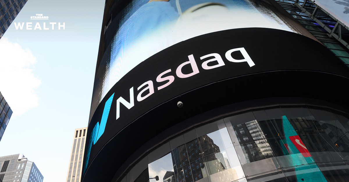 กราฟดัชนี Nasdaq 100 แสดงการร่วงลงอย่างรุนแรง ท่ามกลางภาพรวมตลาดหุ้นเทคโนโลยี และความกังวลต่อการลงทุนใน AI