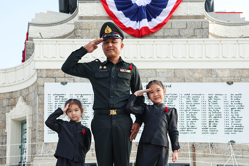 ภาพทหารผ่านศึกเดินขบวนสวนสนามอย่างยิ่งใหญ่ ณ อนุสาวรีย์ชัยสมรภูมิ ในวันทหารผ่านศึก เพื่อรำลึกถึงวีรบุรุษผู้เสียสละ 17