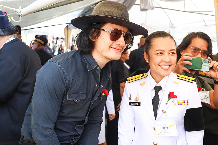 ภาพทหารผ่านศึกเดินขบวนสวนสนามอย่างยิ่งใหญ่ ณ อนุสาวรีย์ชัยสมรภูมิ ในวันทหารผ่านศึก เพื่อรำลึกถึงวีรบุรุษผู้เสียสละ 23