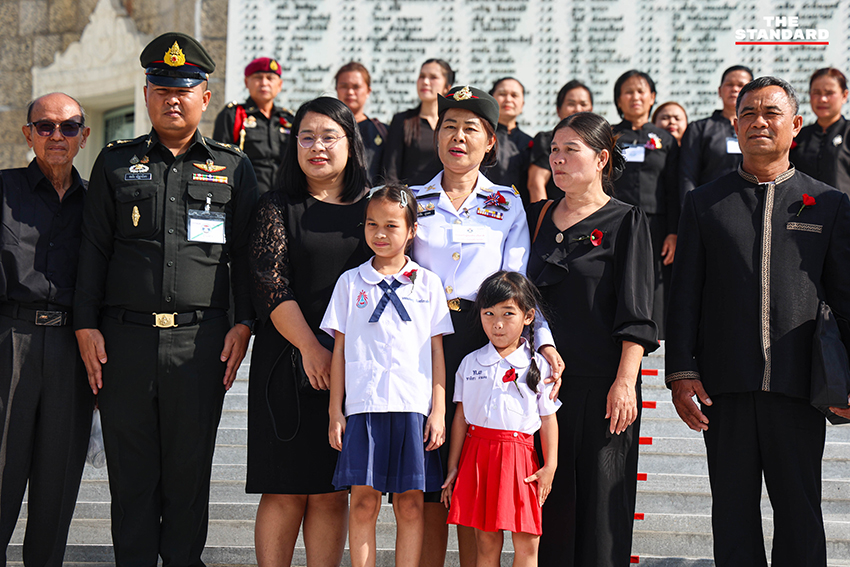 ภาพทหารผ่านศึกเดินขบวนสวนสนามอย่างยิ่งใหญ่ ณ อนุสาวรีย์ชัยสมรภูมิ ในวันทหารผ่านศึก เพื่อรำลึกถึงวีรบุรุษผู้เสียสละ 5