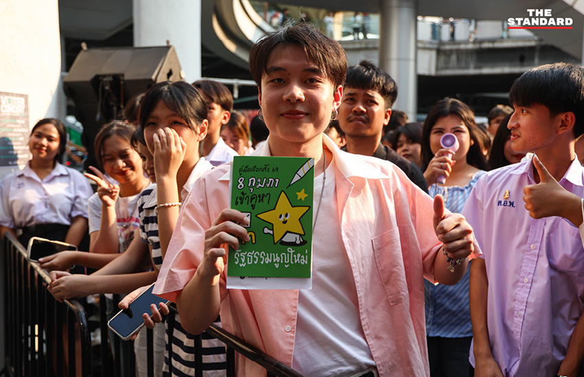 บรรยากาศศิลปินแสดงบนเวที 'Voter Concert' รณรงค์ใช้สิทธิเลือกตั้ง-ประชามติ ที่หอศิลปวัฒนธรรมแห่งกรุงเทพมหานคร 11