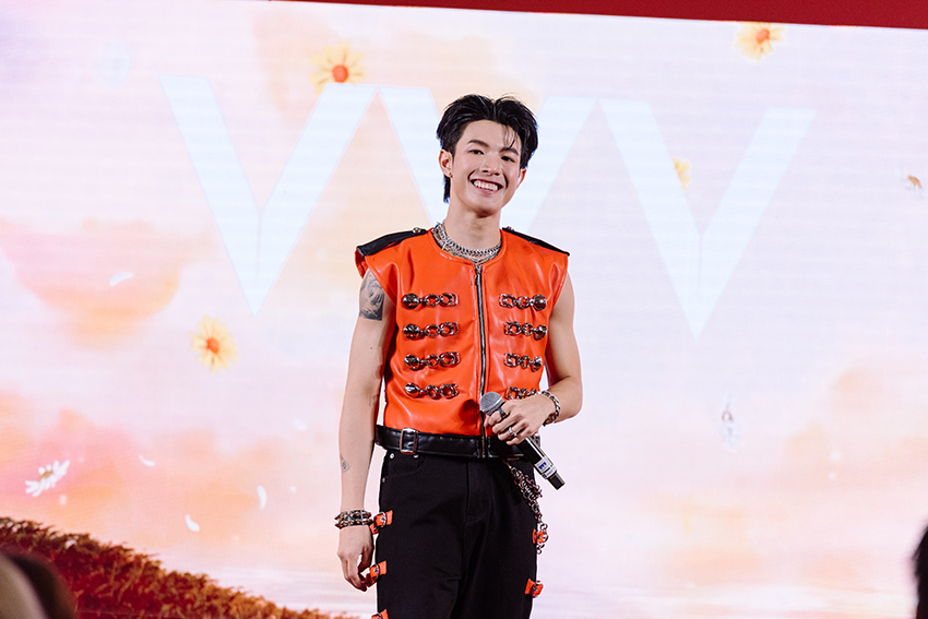 ภาพบรรยากาศงาน VVV Debut Stage สเตจเปิดตัวบอยกรุ๊ป VVV จากค่าย Whoop Music ณ ศูนย์การค้าเซ็นทรัลเวิลด์ 5