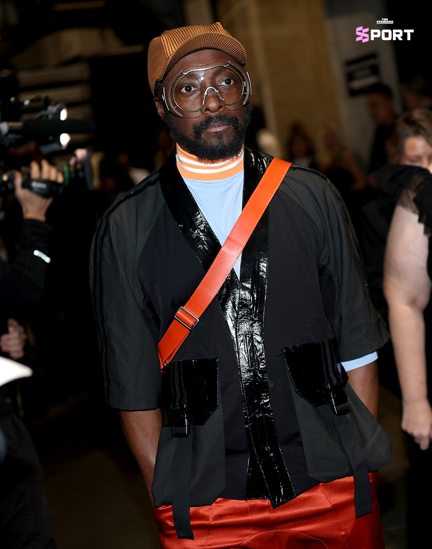 will.i.am สวมรองเท้า Nike ZoomX AlphaFly 3 ‘Safari’ เดินบนพรมแดงงาน Grammy Awards 2026 1