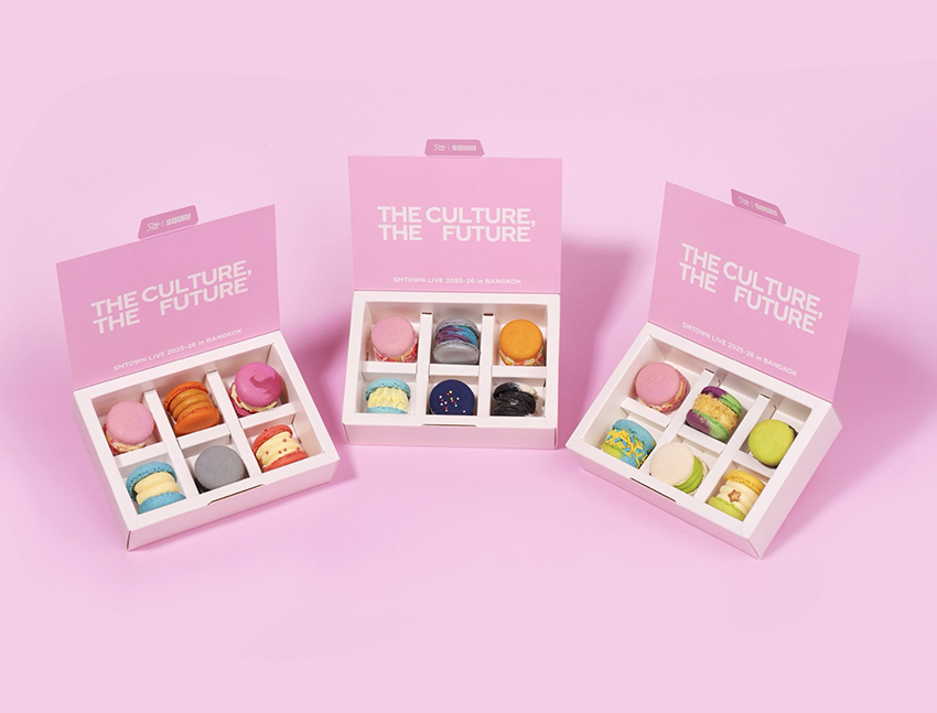 วิน เมธวิน ถือมาการองคอลเลกชันพิเศษ SOURI x SMTOWN ที่ทำจากสีประจำวงศิลปิน SM 1