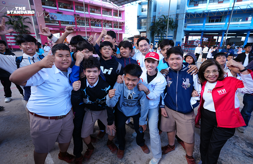 ศ.ดร.ยศชนัน วงศ์สวัสดิ์ ผู้สมัครนายกรัฐมนตรีพรรคเพื่อไทย ลงพื้นที่หาเสียงที่จังหวัดนครพนมและมุกดาหาร ได้รับการต้อนรับอบอุ่นจากประชาชนและเด็กๆ 5