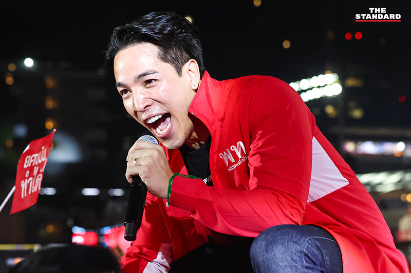 ภาพบรรยากาศ ศ.ดร.ยศชนัน วงศ์สวัสดิ์ แคนดิเดตนายกรัฐมนตรีพรรคเพื่อไทย ปราศรัยบนเวทีใหญ่ท่ามกลางผู้สนับสนุนจำนวนมาก 18