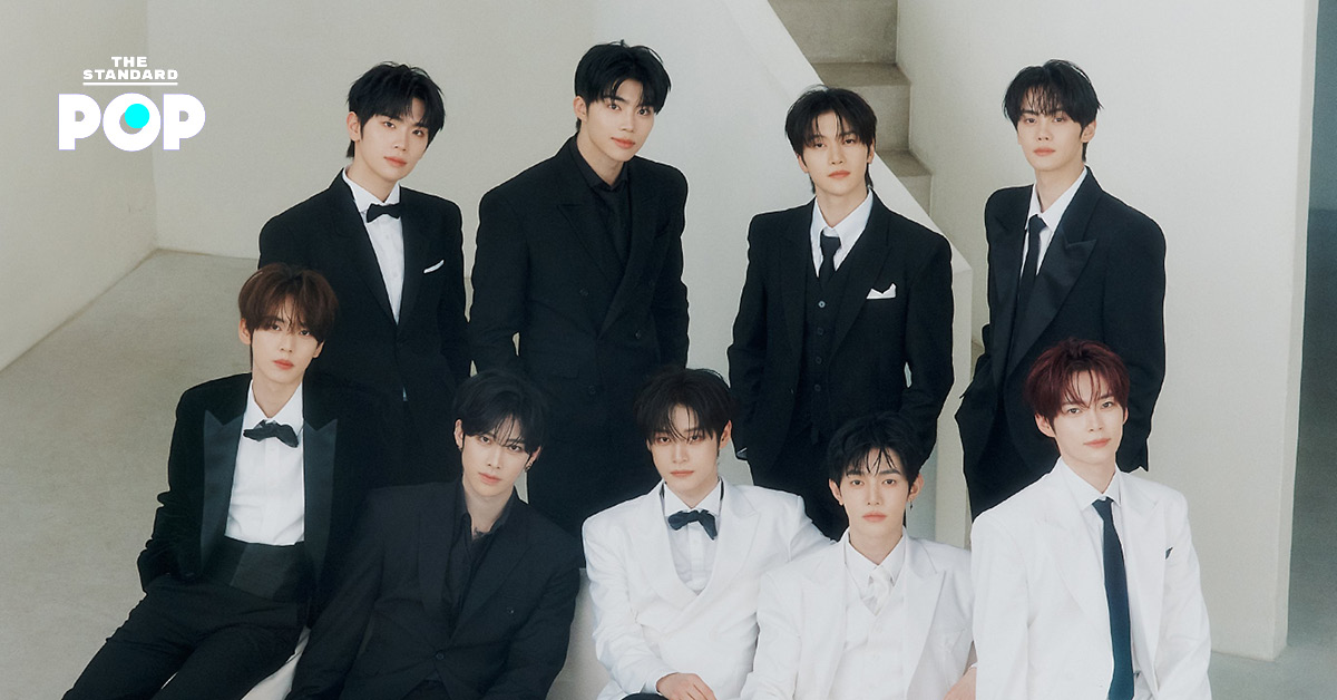 ภาพสมาชิกวง ZEROBASEONE ในชุดแสดง ก่อนวงจะดำเนินกิจกรรมต่อด้วยสมาชิก 5 คน