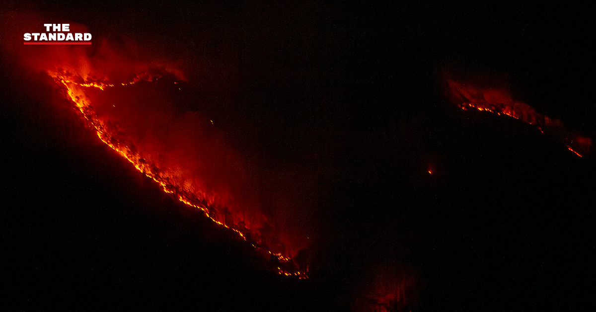 ไฟป่าแม่ออน ลุกลามหนัก เจ้าหน้าที่เดินเท้าเข้าคุมเพลิงกลางดึก