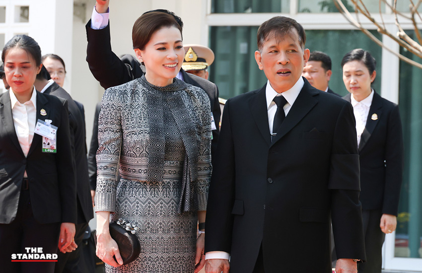 king-queen-laos-visit-day3-huay-son-huay-sua-center