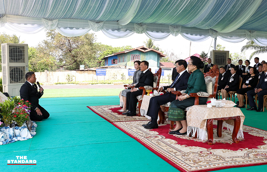 king-queen-laos-visit-day3-huay-son-huay-sua-center