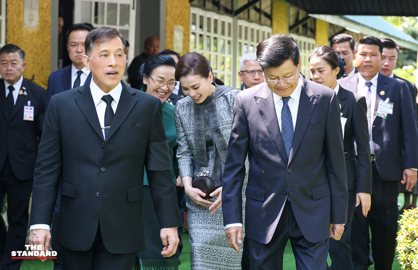 king-queen-laos-visit-day3-huay-son-huay-sua-center