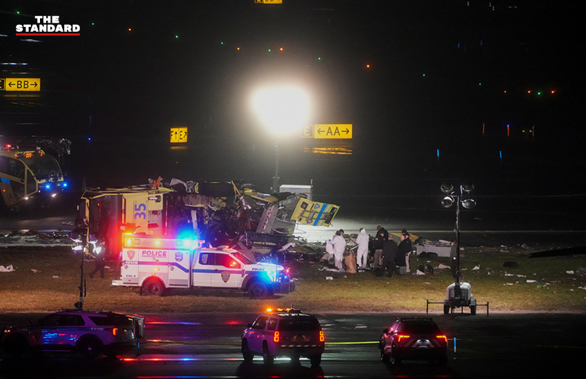 ภาพเครื่องบิน Air Canada ชน รถดับเพลิง ที่สนามบินลาการ์เดีย นิวยอร์ก ซึ่งมีนักบินเสียชีวิต 2 ราย 2