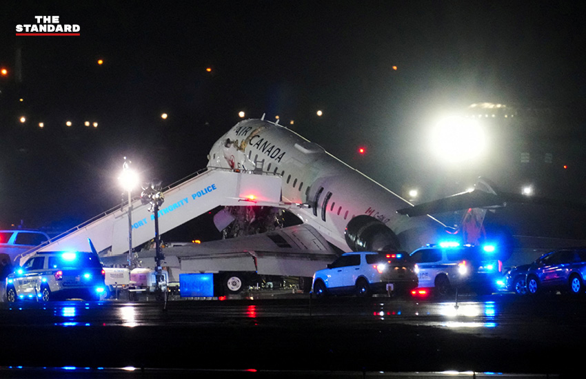 ภาพเครื่องบิน Air Canada ชน รถดับเพลิง ที่สนามบินลาการ์เดีย นิวยอร์ก ซึ่งมีนักบินเสียชีวิต 2 ราย 5