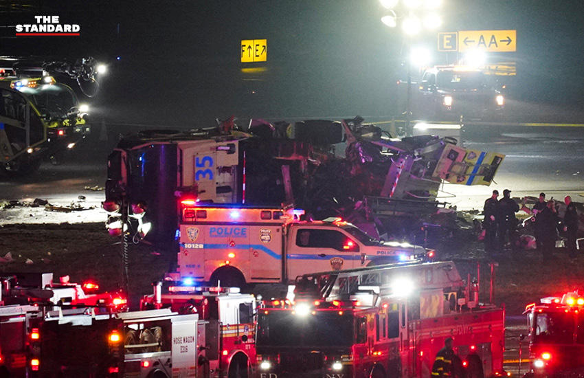 ภาพเครื่องบิน Air Canada ชน รถดับเพลิง ที่สนามบินลาการ์เดีย นิวยอร์ก ซึ่งมีนักบินเสียชีวิต 2 ราย 6