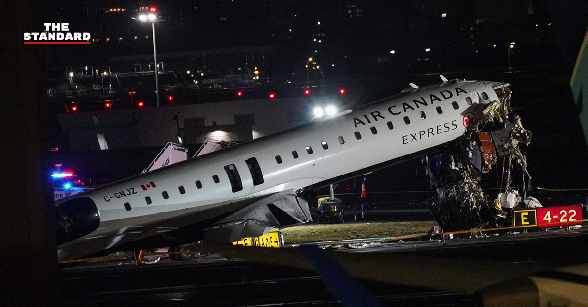 ภาพเครื่องบิน Air Canada ชน รถดับเพลิง ที่สนามบินลาการ์เดีย นิวยอร์ก ซึ่งมีนักบินเสียชีวิต 2 ราย