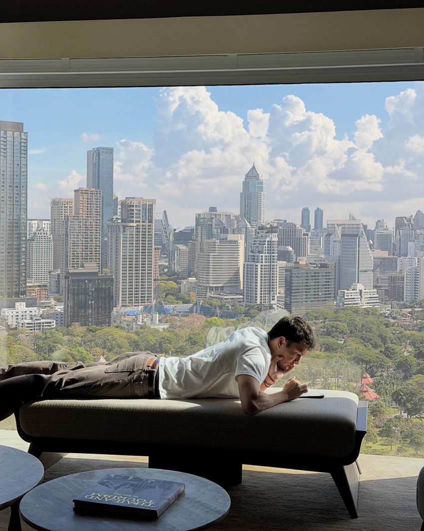 ภาพ อเล็กซ์ อัลบอน นักขับ F1 และ มูนี เหอ คู่หมั้นนักกอล์ฟ พักผ่อนที่ประเทศไทย 4