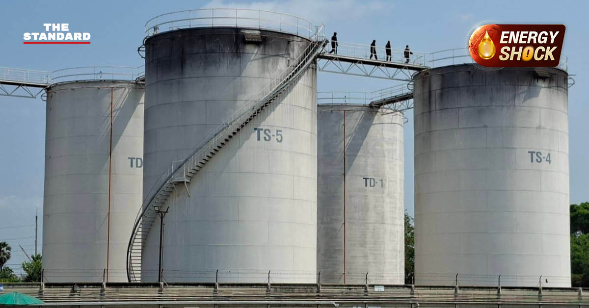 พล.ต.ต.โสภณ สารพัฒน์ รอง ผบช.ก. แถลงข่าวความคืบหน้าคดีคลังน้ำมันอ่างทอง