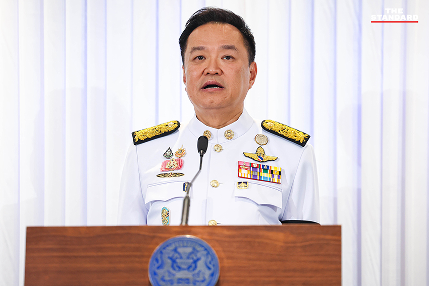 อนุทิน ชาญวีรกูล พร้อมครอบครัวและแกนนำพรรคร่วมรัฐบาล ในพิธีรับพระบรมราชโองการโปรดเกล้าฯ แต่งตั้งเป็นนายกรัฐมนตรีสมัยที่ 2 1