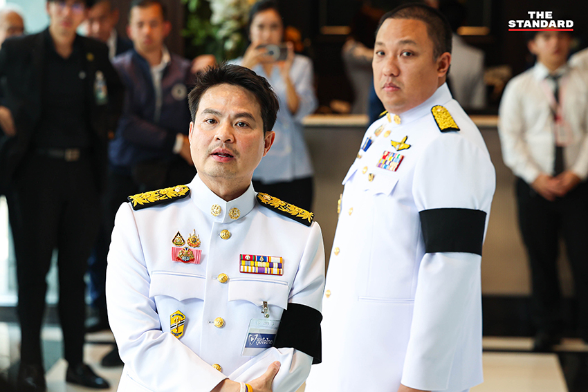 อนุทิน ชาญวีรกูล พร้อมครอบครัวและแกนนำพรรคร่วมรัฐบาล ในพิธีรับพระบรมราชโองการโปรดเกล้าฯ แต่งตั้งเป็นนายกรัฐมนตรีสมัยที่ 2 15