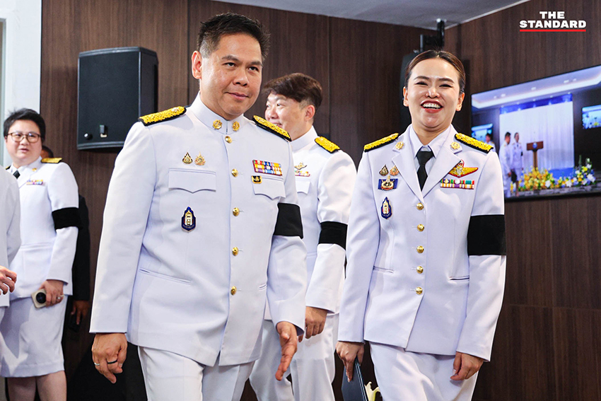 อนุทิน ชาญวีรกูล พร้อมครอบครัวและแกนนำพรรคร่วมรัฐบาล ในพิธีรับพระบรมราชโองการโปรดเกล้าฯ แต่งตั้งเป็นนายกรัฐมนตรีสมัยที่ 2 16