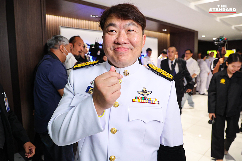 อนุทิน ชาญวีรกูล พร้อมครอบครัวและแกนนำพรรคร่วมรัฐบาล ในพิธีรับพระบรมราชโองการโปรดเกล้าฯ แต่งตั้งเป็นนายกรัฐมนตรีสมัยที่ 2 17