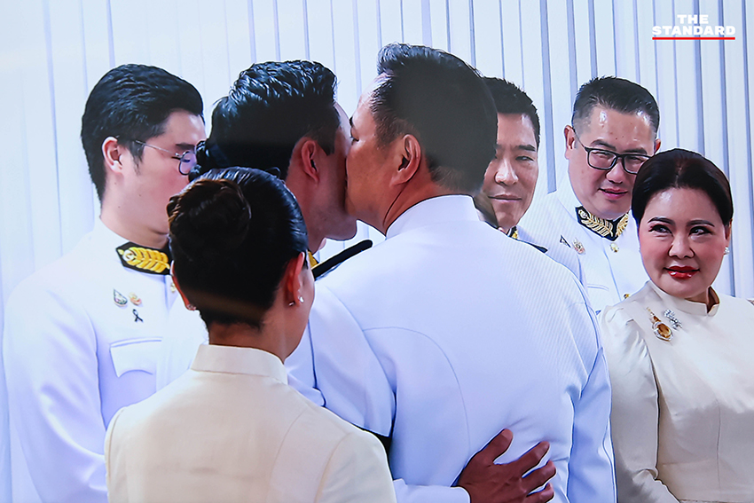 อนุทิน ชาญวีรกูล พร้อมครอบครัวและแกนนำพรรคร่วมรัฐบาล ในพิธีรับพระบรมราชโองการโปรดเกล้าฯ แต่งตั้งเป็นนายกรัฐมนตรีสมัยที่ 2 2