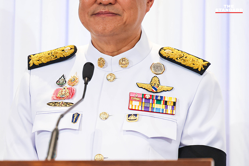 อนุทิน ชาญวีรกูล พร้อมครอบครัวและแกนนำพรรคร่วมรัฐบาล ในพิธีรับพระบรมราชโองการโปรดเกล้าฯ แต่งตั้งเป็นนายกรัฐมนตรีสมัยที่ 2 6