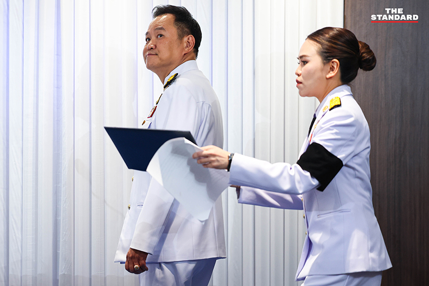 อนุทิน ชาญวีรกูล พร้อมครอบครัวและแกนนำพรรคร่วมรัฐบาล ในพิธีรับพระบรมราชโองการโปรดเกล้าฯ แต่งตั้งเป็นนายกรัฐมนตรีสมัยที่ 2 9