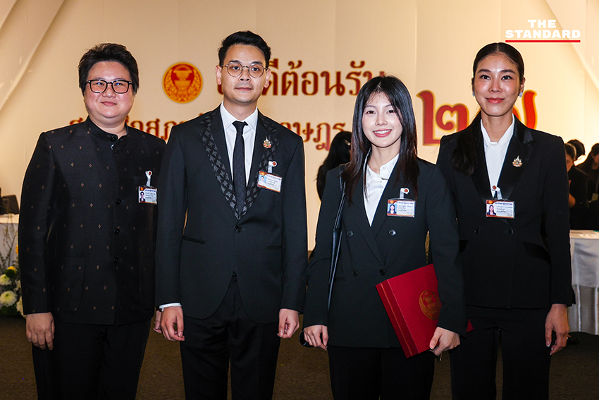 นายอนุทิน ชาญวีรกูล หัวหน้าพรรคภูมิใจไทย นำคณะ สส. ของพรรค จำนวน 191 คน เข้ารายงานตัวต่อสภาผู้แทนราษฎร 15