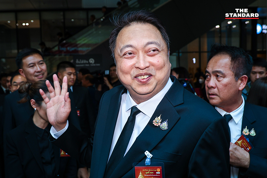 นายอนุทิน ชาญวีรกูล หัวหน้าพรรคภูมิใจไทย นำคณะ สส. ของพรรค จำนวน 191 คน เข้ารายงานตัวต่อสภาผู้แทนราษฎร 3