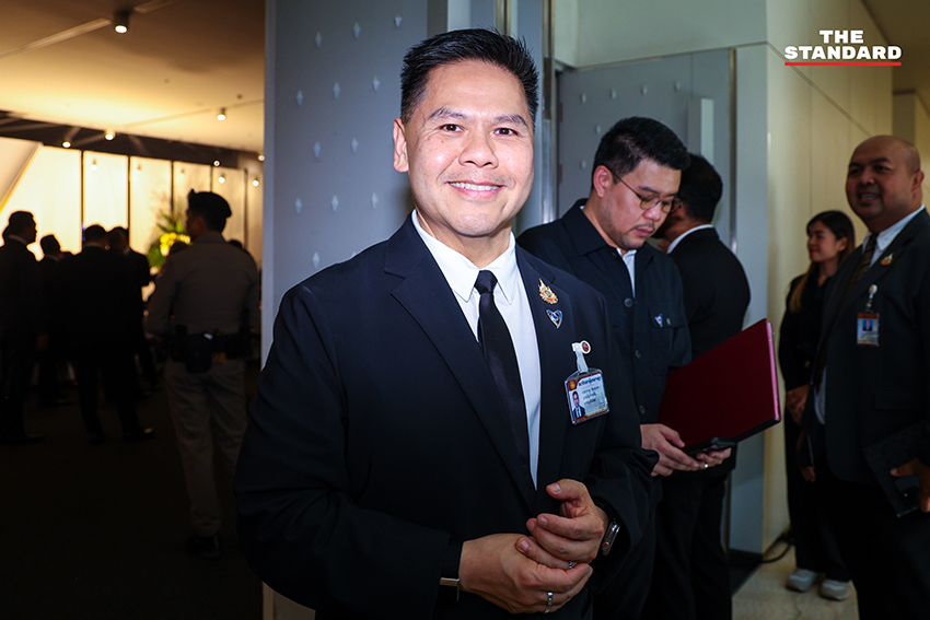 นายอนุทิน ชาญวีรกูล หัวหน้าพรรคภูมิใจไทย นำคณะ สส. ของพรรค จำนวน 191 คน เข้ารายงานตัวต่อสภาผู้แทนราษฎร 7