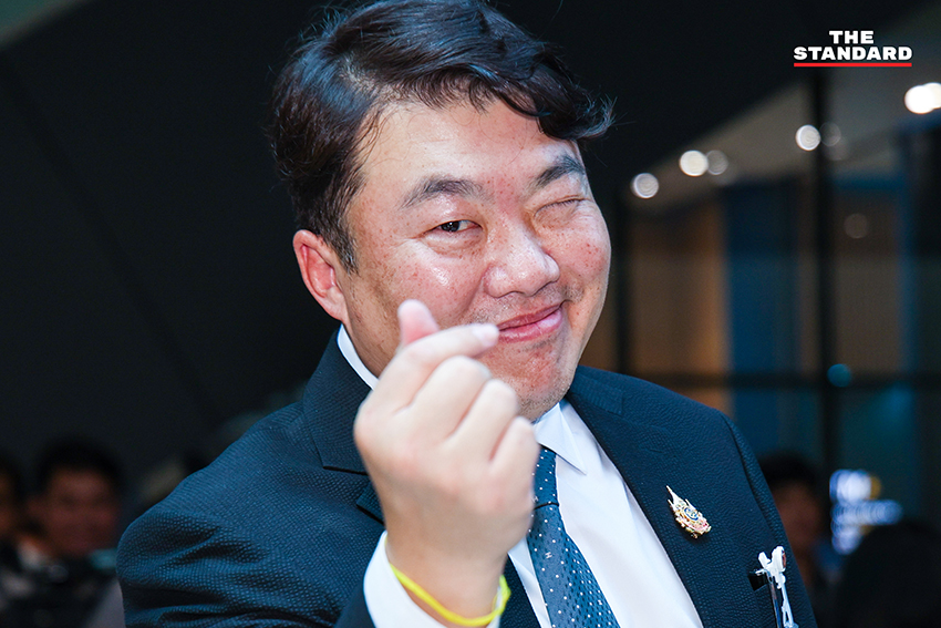 นายอนุทิน ชาญวีรกูล หัวหน้าพรรคภูมิใจไทย นำคณะ สส. ของพรรค จำนวน 191 คน เข้ารายงานตัวต่อสภาผู้แทนราษฎร 9