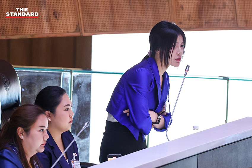 ภาพ ส.ส. พรรคร่วมรัฐบาลแสดงความยินดีกับ อนุทิน ชาญวีรกูล หลังได้รับเลือกเป็นนายกรัฐมนตรี 14