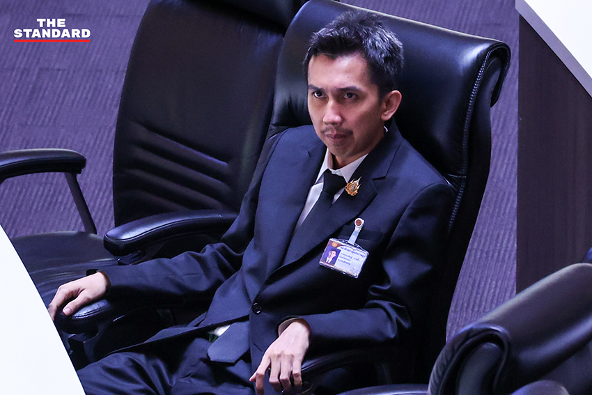 ภาพ ส.ส. พรรคร่วมรัฐบาลแสดงความยินดีกับ อนุทิน ชาญวีรกูล หลังได้รับเลือกเป็นนายกรัฐมนตรี 19