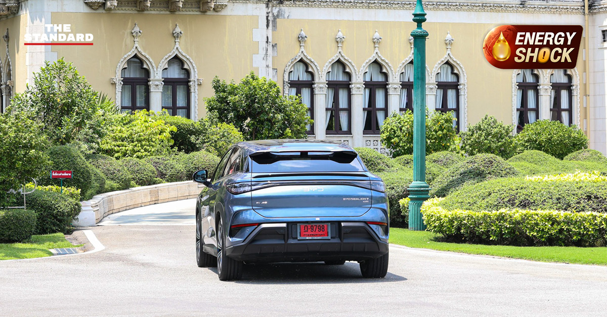 อนุทิน ชาญวีรกูล นายกรัฐมนตรี เดินทางเข้าทำเนียบรัฐบาล ด้วยรถยนต์ไฟฟ้า BYD สี Shark Grey ป้ายแดง หมายเลขทะเบียน ฎ-9798