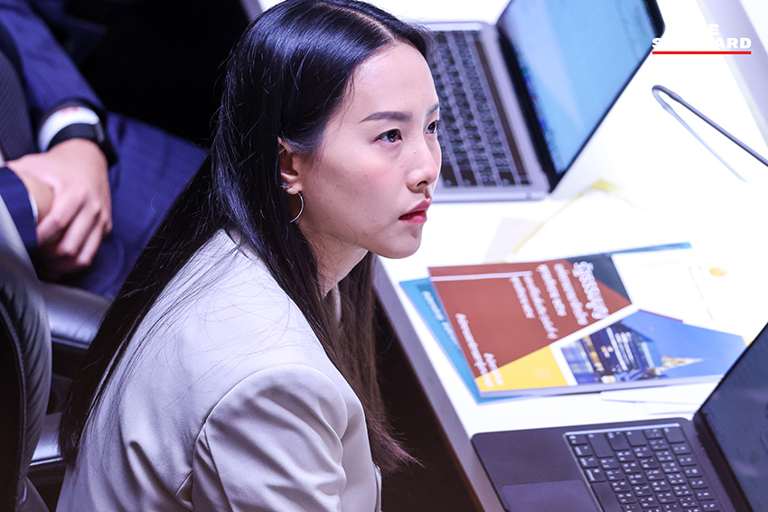 ภาพ สส. อภิปรายคุณสมบัติ อนุทิน ชาญวีรกูล และ ณัฐพงษ์ เรืองปัญญาวุฒิ ในการประชุมสภาผู้แทนราษฎร ก่อนลงมติเลือกนายกรัฐมนตรี 10