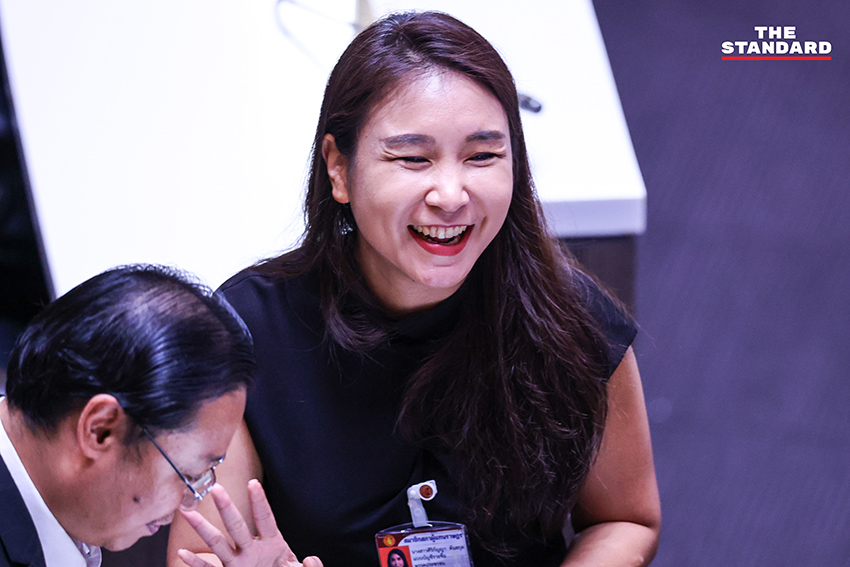 ภาพ สส. อภิปรายคุณสมบัติ อนุทิน ชาญวีรกูล และ ณัฐพงษ์ เรืองปัญญาวุฒิ ในการประชุมสภาผู้แทนราษฎร ก่อนลงมติเลือกนายกรัฐมนตรี 12