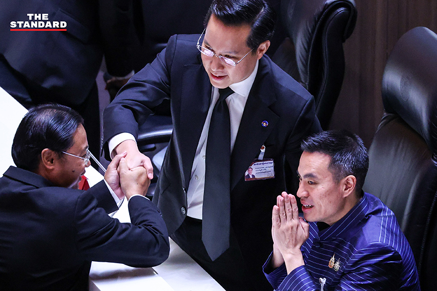 ภาพ สส. อภิปรายคุณสมบัติ อนุทิน ชาญวีรกูล และ ณัฐพงษ์ เรืองปัญญาวุฒิ ในการประชุมสภาผู้แทนราษฎร ก่อนลงมติเลือกนายกรัฐมนตรี 17