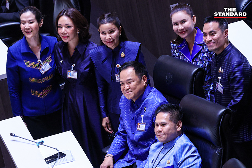 ภาพ สส. อภิปรายคุณสมบัติ อนุทิน ชาญวีรกูล และ ณัฐพงษ์ เรืองปัญญาวุฒิ ในการประชุมสภาผู้แทนราษฎร ก่อนลงมติเลือกนายกรัฐมนตรี 18