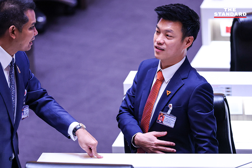 ภาพ สส. อภิปรายคุณสมบัติ อนุทิน ชาญวีรกูล และ ณัฐพงษ์ เรืองปัญญาวุฒิ ในการประชุมสภาผู้แทนราษฎร ก่อนลงมติเลือกนายกรัฐมนตรี 3