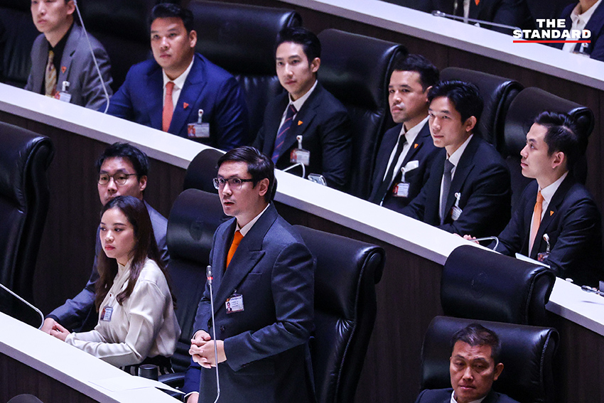 ภาพ สส. อภิปรายคุณสมบัติ อนุทิน ชาญวีรกูล และ ณัฐพงษ์ เรืองปัญญาวุฒิ ในการประชุมสภาผู้แทนราษฎร ก่อนลงมติเลือกนายกรัฐมนตรี 6