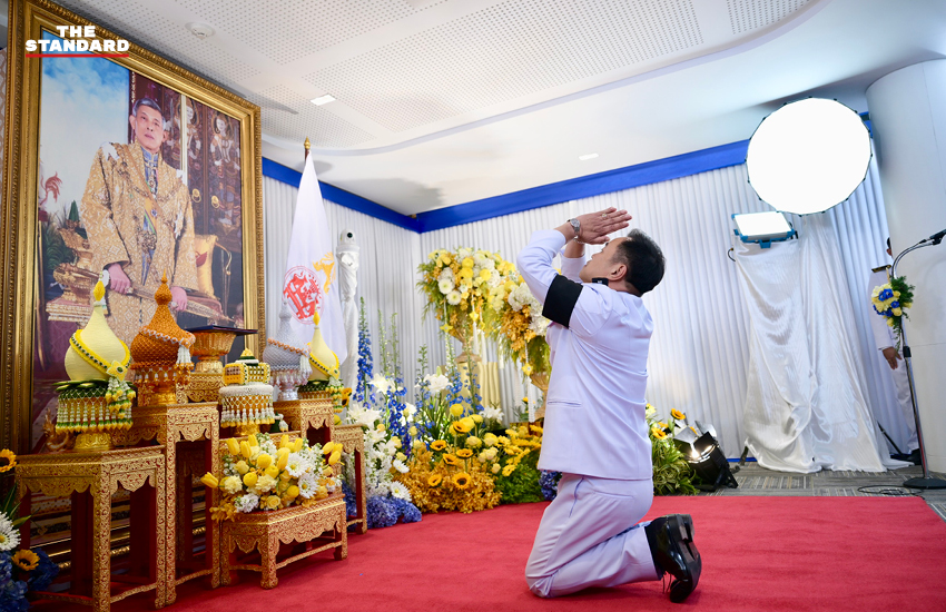 อนุทิน ชาญวีรกูล นายกรัฐมนตรี คนที่ 32 ถ่ายภาพร่วมกับครอบครัวและพรรคร่วมรัฐบาล หลังรับสนองพระบรมราชโองการฯ 1