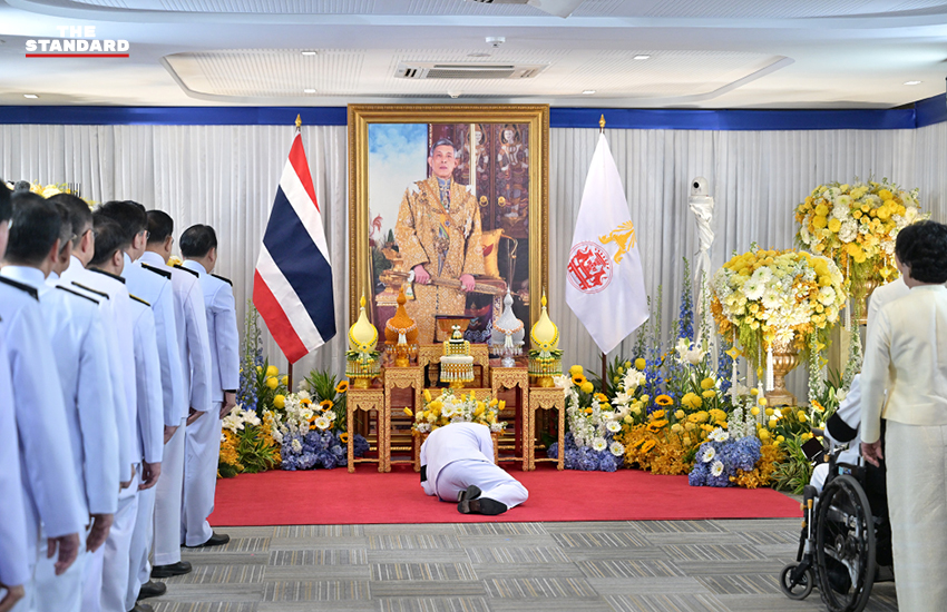 อนุทิน ชาญวีรกูล นายกรัฐมนตรี คนที่ 32 ถ่ายภาพร่วมกับครอบครัวและพรรคร่วมรัฐบาล หลังรับสนองพระบรมราชโองการฯ 2