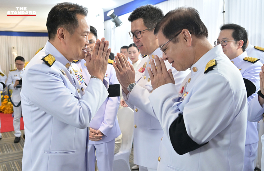 อนุทิน ชาญวีรกูล นายกรัฐมนตรี คนที่ 32 ถ่ายภาพร่วมกับครอบครัวและพรรคร่วมรัฐบาล หลังรับสนองพระบรมราชโองการฯ 6