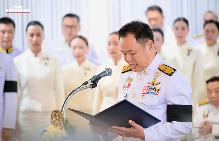 อนุทิน ชาญวีรกูล นายกรัฐมนตรี คนที่ 32 ถ่ายภาพร่วมกับครอบครัวและพรรคร่วมรัฐบาล หลังรับสนองพระบรมราชโองการฯ 7