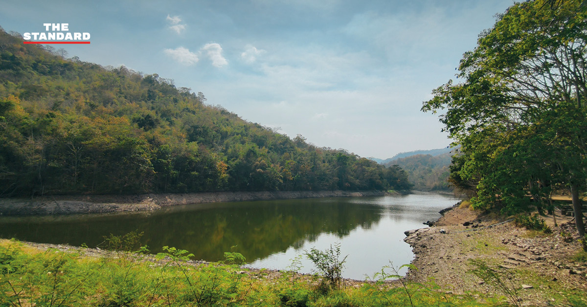 ภาพมุมสูงอ่างเก็บน้ำบ้านไทยประจัน จังหวัดราชบุรี โครงการพระราชดำริเพื่อบริหารจัดการน้ำและเศรษฐกิจชุมชน