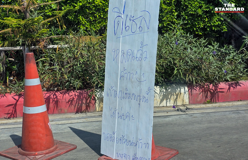 ภาพประชาชนต่อคิวเติมน้ำมันและเตรียมแกลลอนสำรองที่ปั๊มน้ำมันในกรุงเทพฯ และปริมณฑล ท่ามกลางความกังวลการขาดแคลนพลังงาน 3