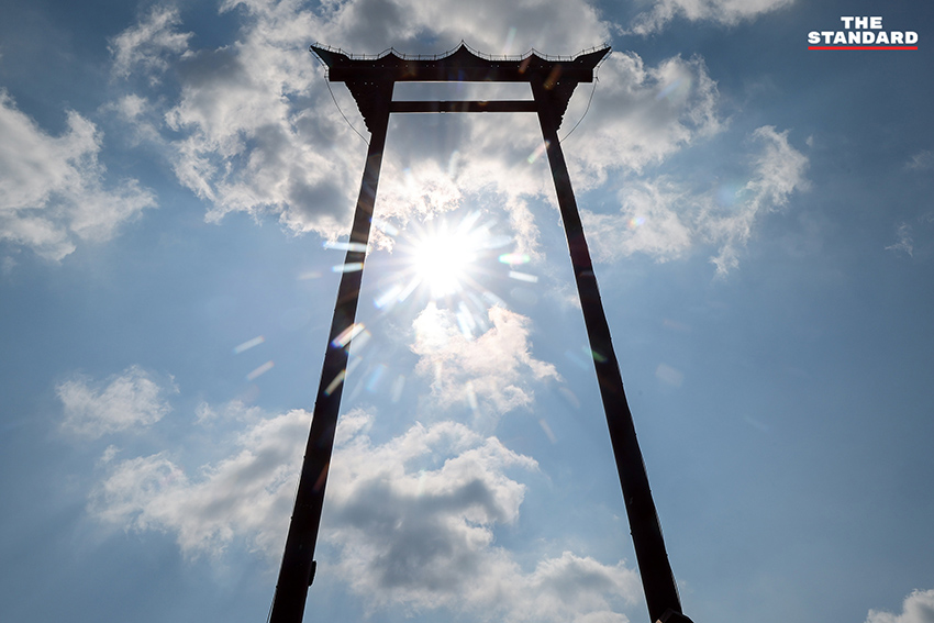 ภาพแสดงสภาพอากาศร้อนและมีฟ้าหลัวปกคลุมกรุงเทพมหานคร พร้อมอุณหภูมิสูง 37 องศาเซลเซียส 10